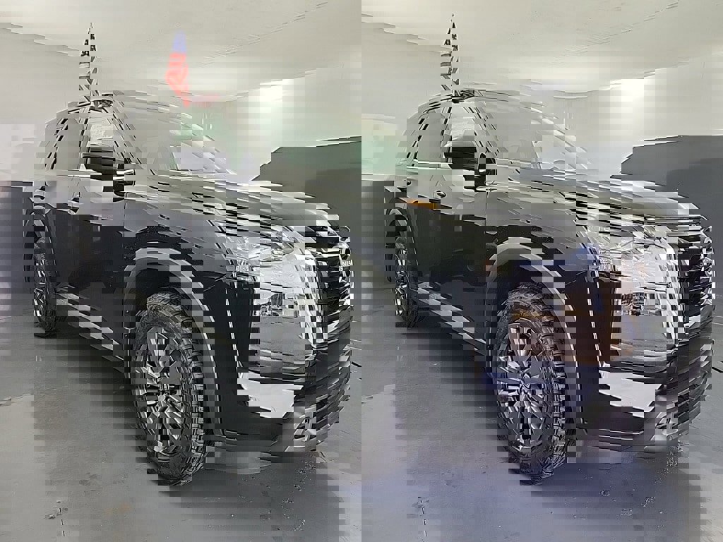 New 2025 Nissan Pathfinder S image 3