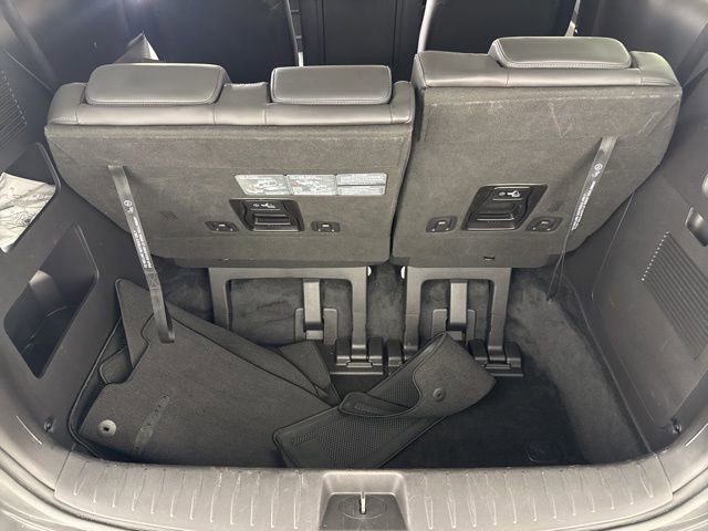 Used 2025 Kia Carnival image 33