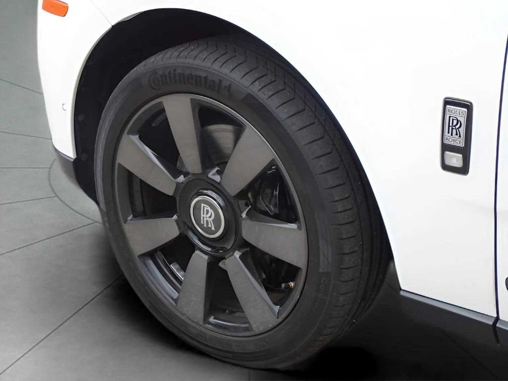 Certified 2021 Rolls-Royce Cullinan AWD/4WD image 21