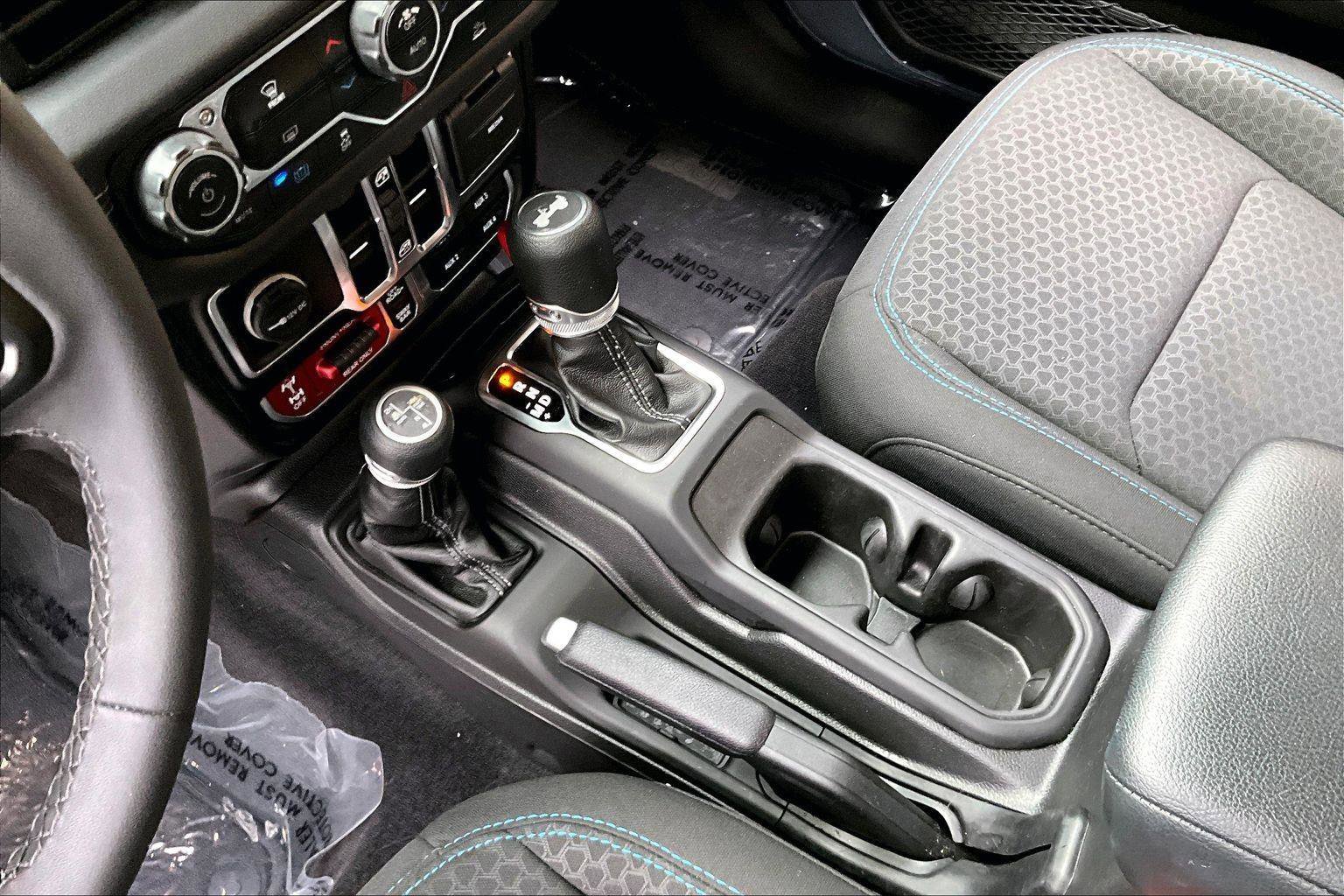 Used 2025 Jeep Wrangler Unlimited Rubicon 4xe image 16