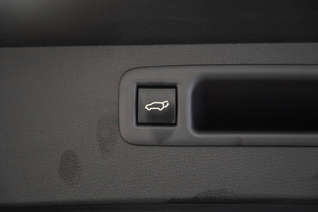 Used 2026 Toyota Highlander XLE AWD/4WD image 10