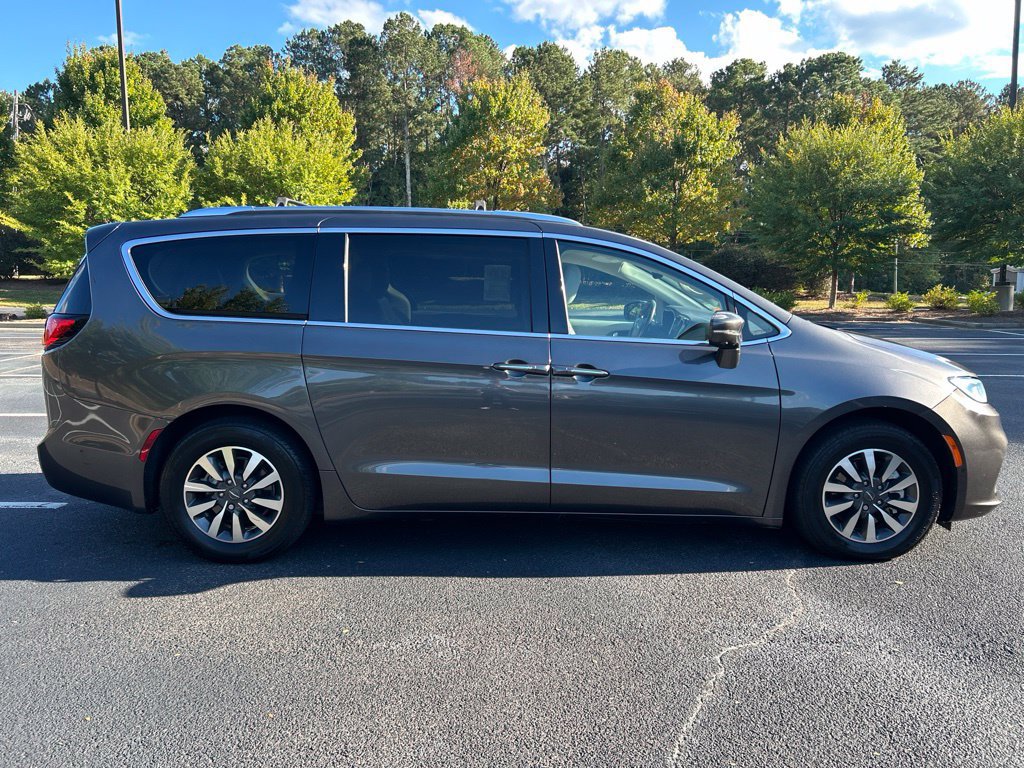 Used 2021 Chrysler Pacifica Touring-L w/ Uconnect Theater Family Group FWD image 23