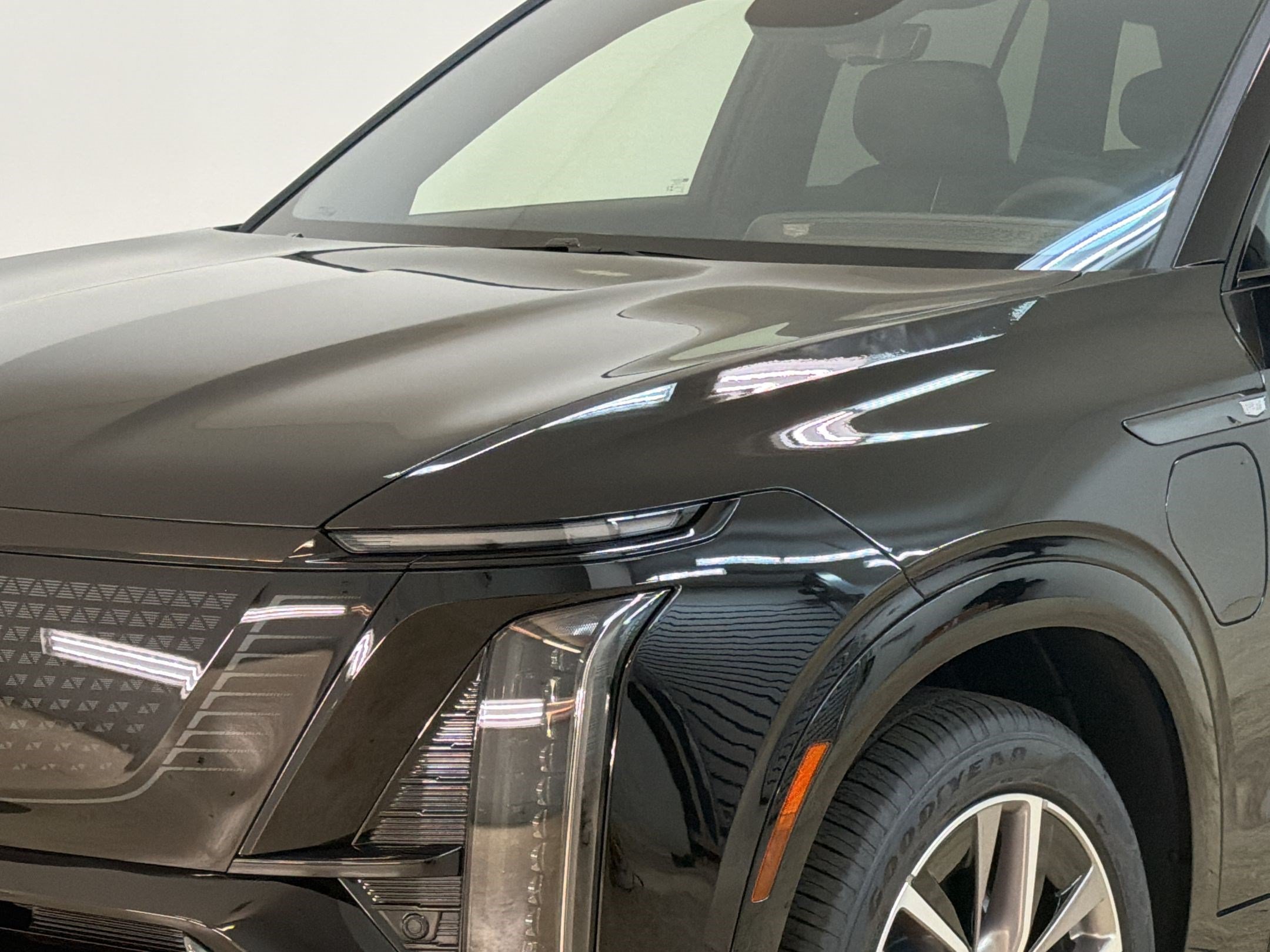 New 2027 Cadillac Vistiq Sport w/ LPO, Floor Liner Package AWD/4WD image 12