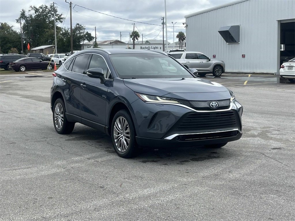 Used 2022 Toyota Venza XLE image 7