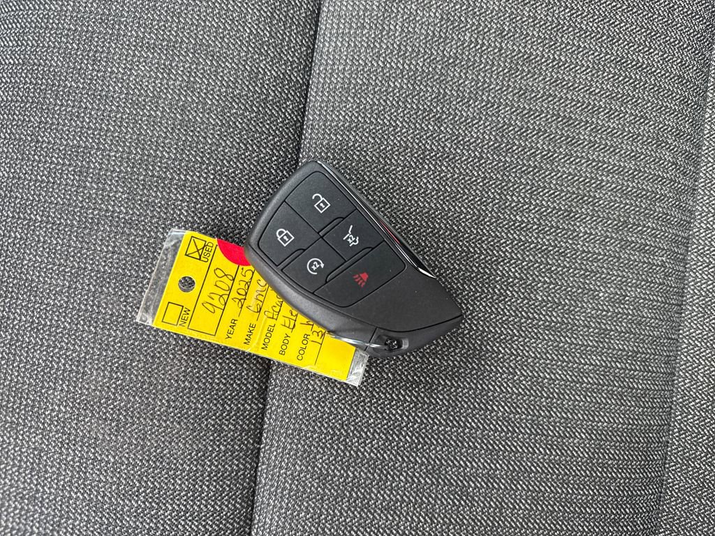 Used 2025 GMC Acadia Elevation image 30