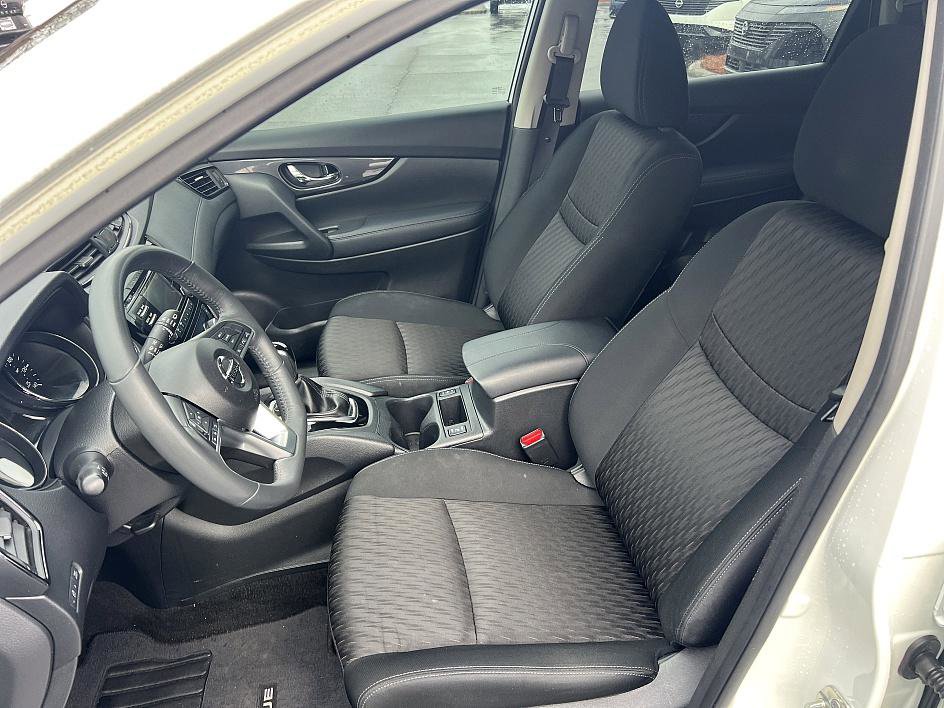 Used 2017 Nissan Rogue SV image 13