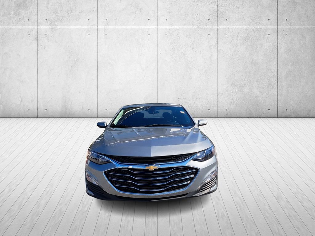 Used 2025 Chevrolet Malibu LT image 2