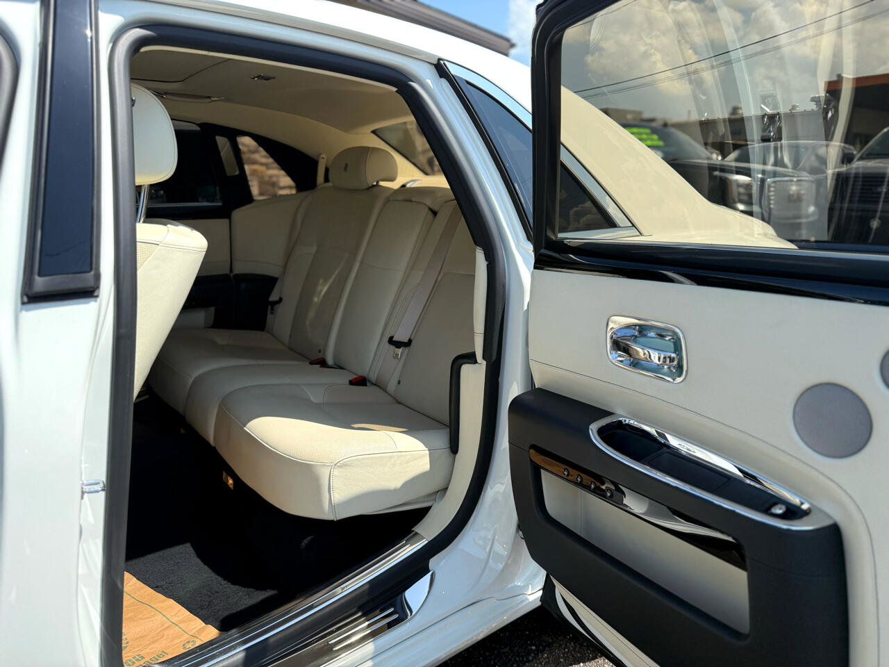 Used 2011 Rolls-Royce Ghost image 18