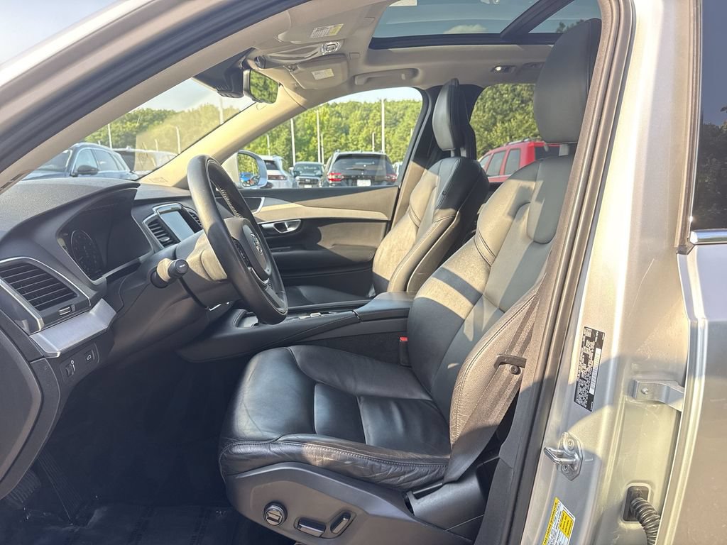 Used 2021 Volvo XC90 T5 Momentum w/ Climate Package AWD/4WD image 12