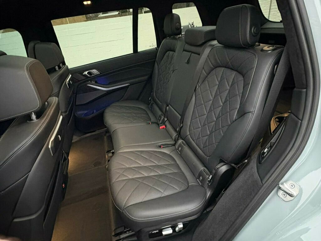 Used 2023 BMW X7 xDrive40i w/ M Sport Package image 18