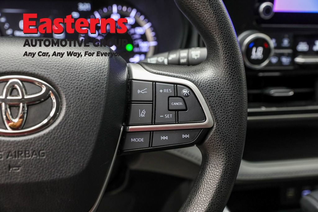 Used 2023 Toyota Highlander L image 15