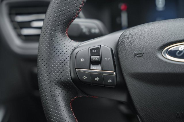 Used 2025 Ford Escape ST-Line image 33