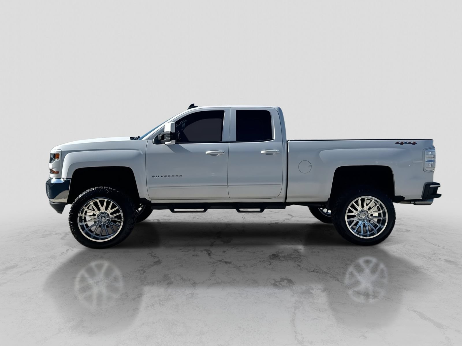 Used 2018 Chevrolet Silverado 1500 LT w/ All Star Edition AWD/4WD image 3