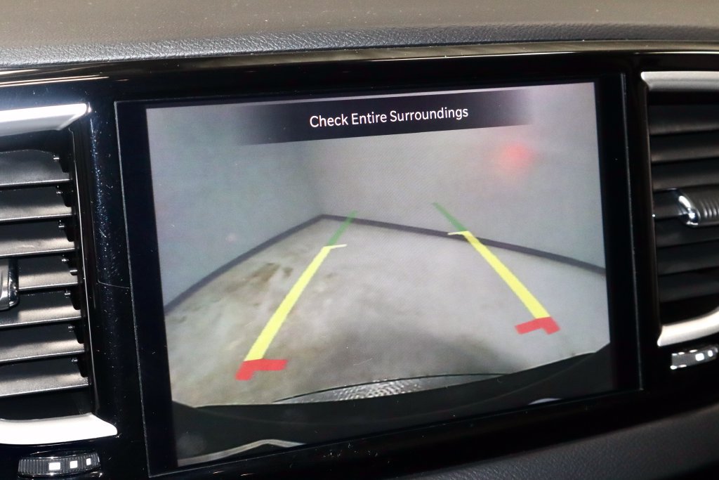 Used 2023 Chrysler Pacifica Touring-L FWD image 2