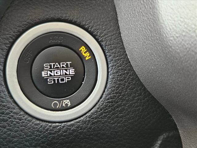 Used 2020 RAM 1500 Laramie w/ Off Road Group AWD/4WD image 14