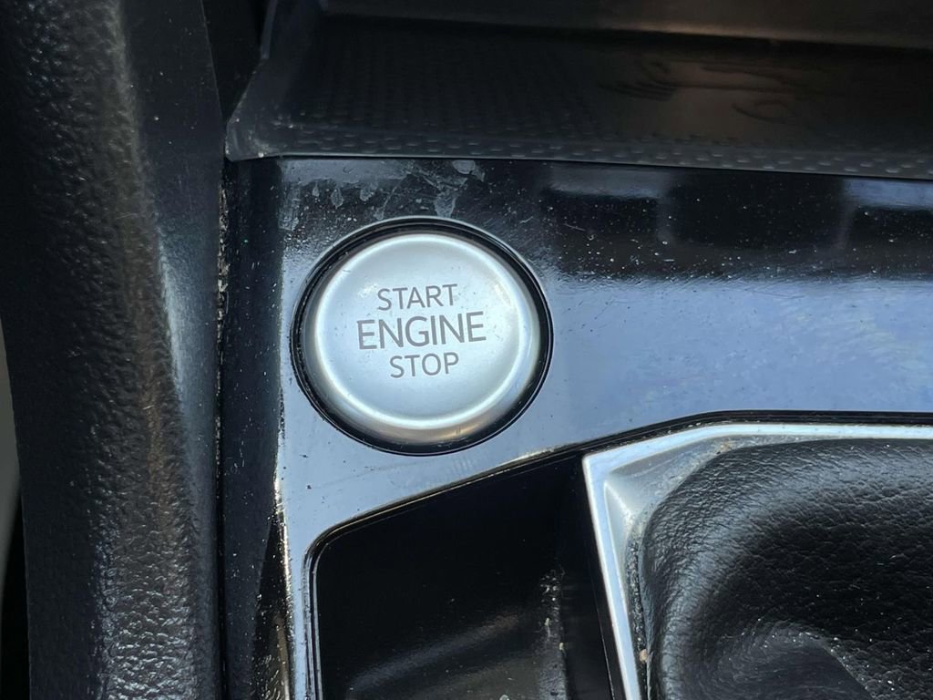 Used 2022 Volkswagen Taos SEL image 31