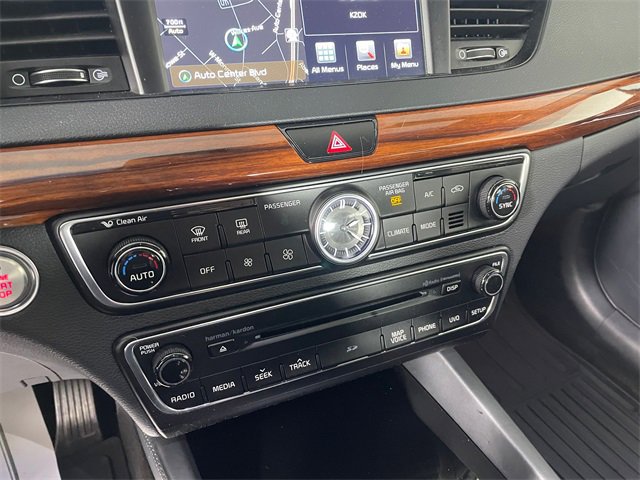 Certified 2017 Kia Cadenza Premium w/ Luxury Package image 8