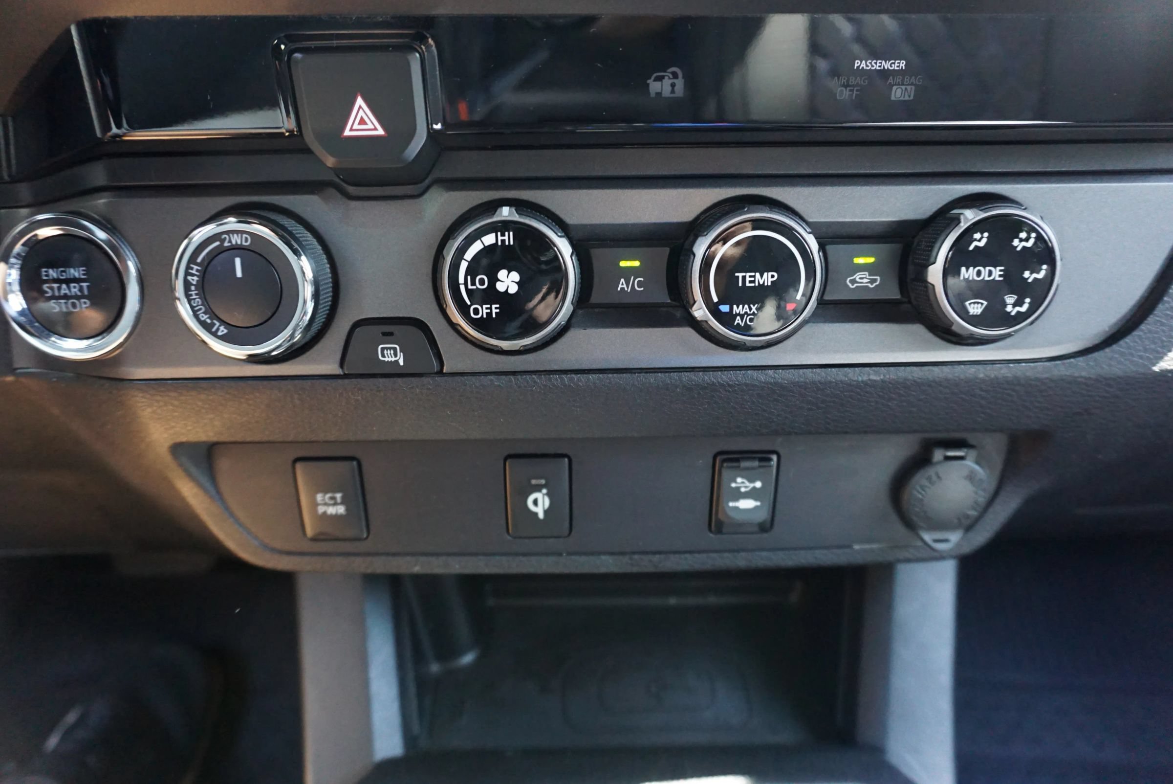 Used 2017 Toyota Tacoma TRD Sport w/ Tow Package (A/T) AWD/4WD image 28