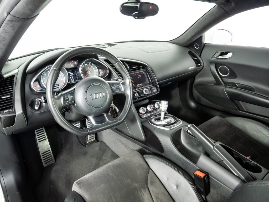Used 2012 Audi R8 V8 w/ Convenience Pkg image 4
