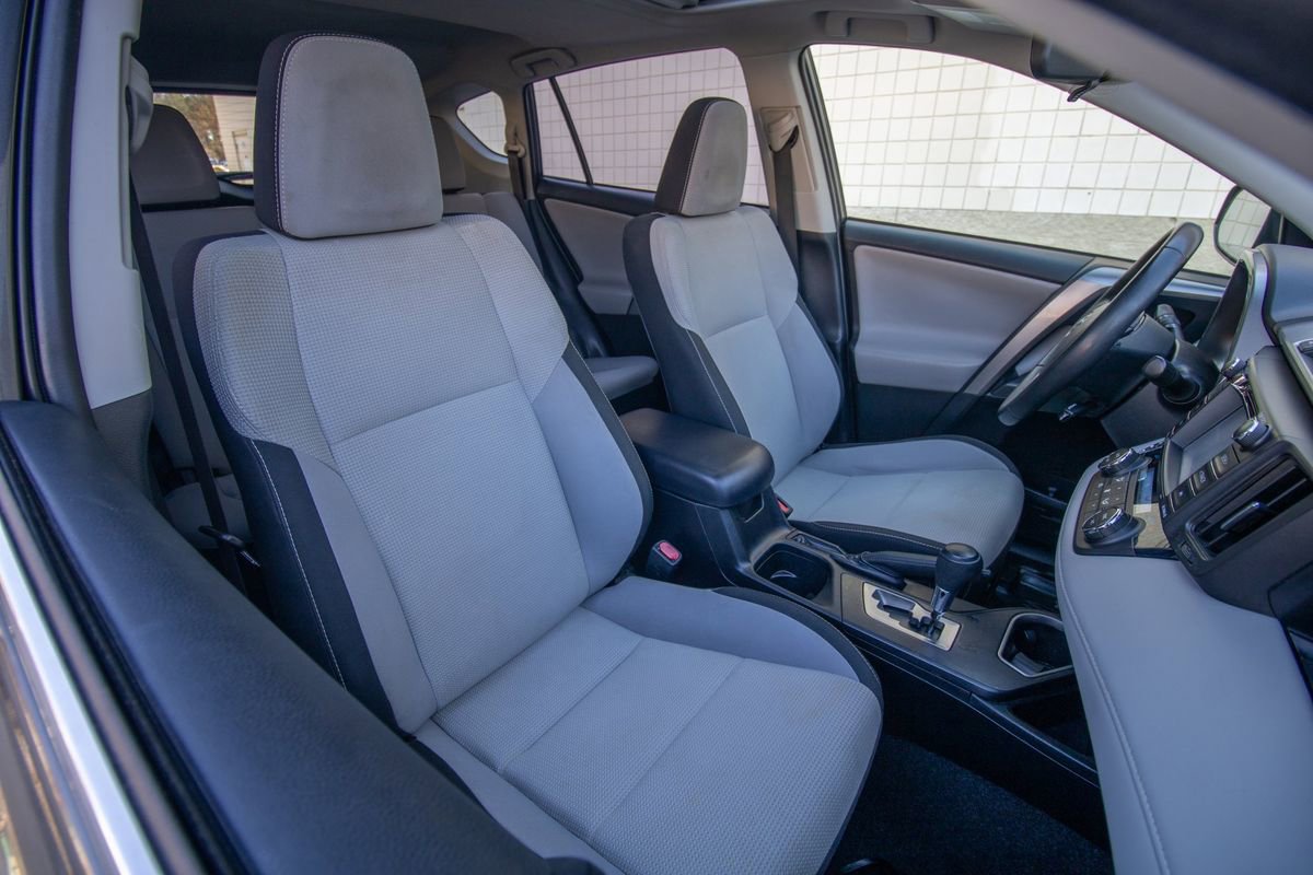 Used 2018 Toyota RAV4 XLE image 19