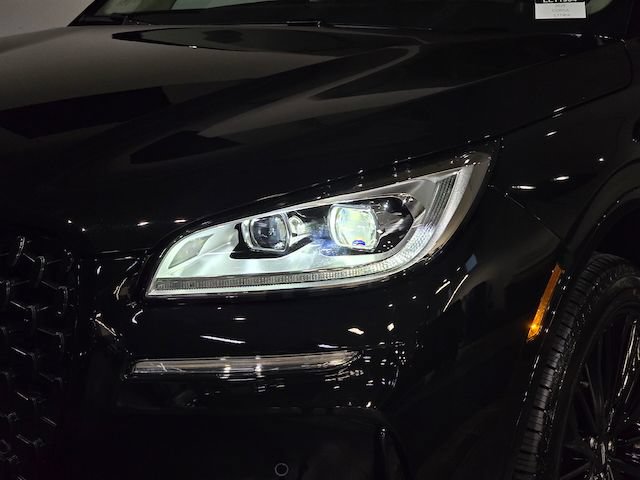 New 2025 Lincoln Corsair Reserve w/ Equipment Group 202A AWD/4WD image 9