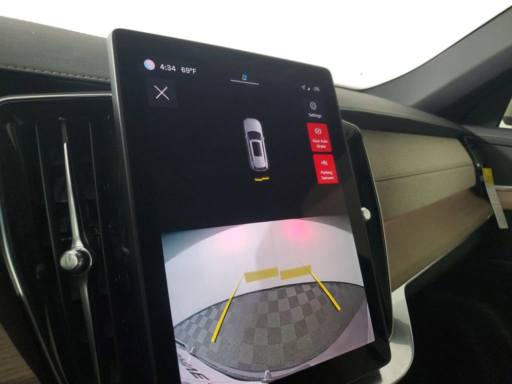 Certified 2025 Volvo XC90 B6 Core w/ Climate Package image 31