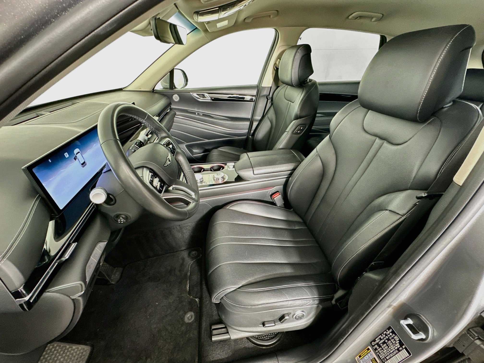Used 2025 Genesis GV80 2.5T Standard AWD/4WD image 13