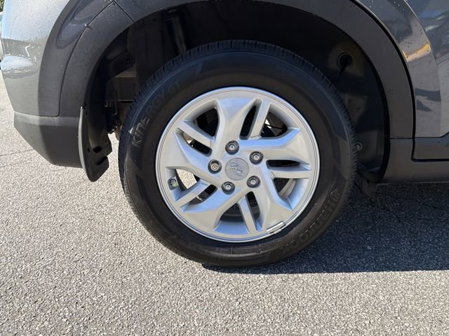 Used 2024 Hyundai Venue SE image 17