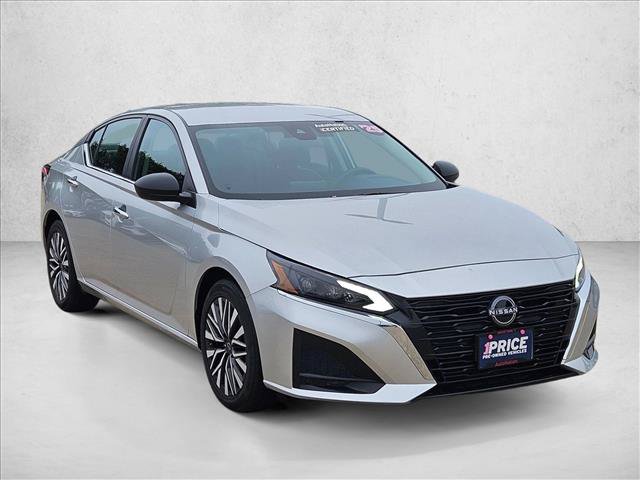 Used 2025 Nissan Altima 2.5 SV FWD image 3