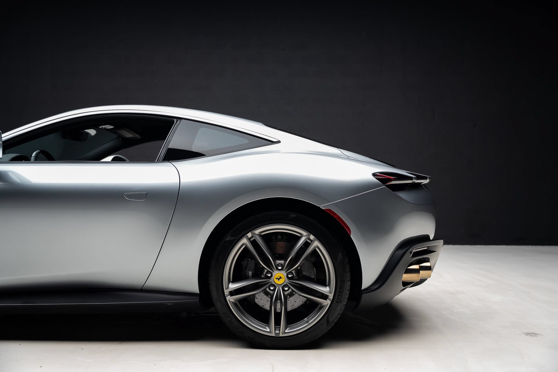 Used 2021 Ferrari Roma RWD image 22