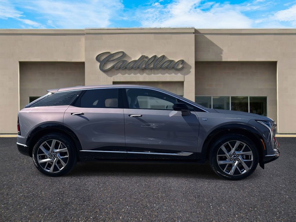 New 2026 Cadillac Optiq Luxury 1 image 2