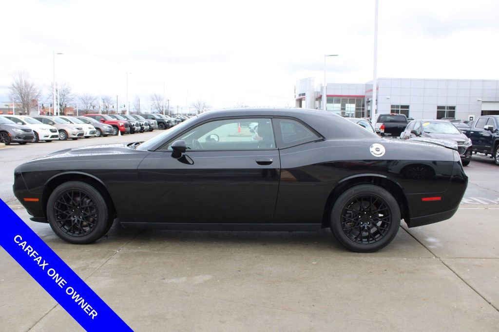 Used 2019 Dodge Challenger SXT image 4