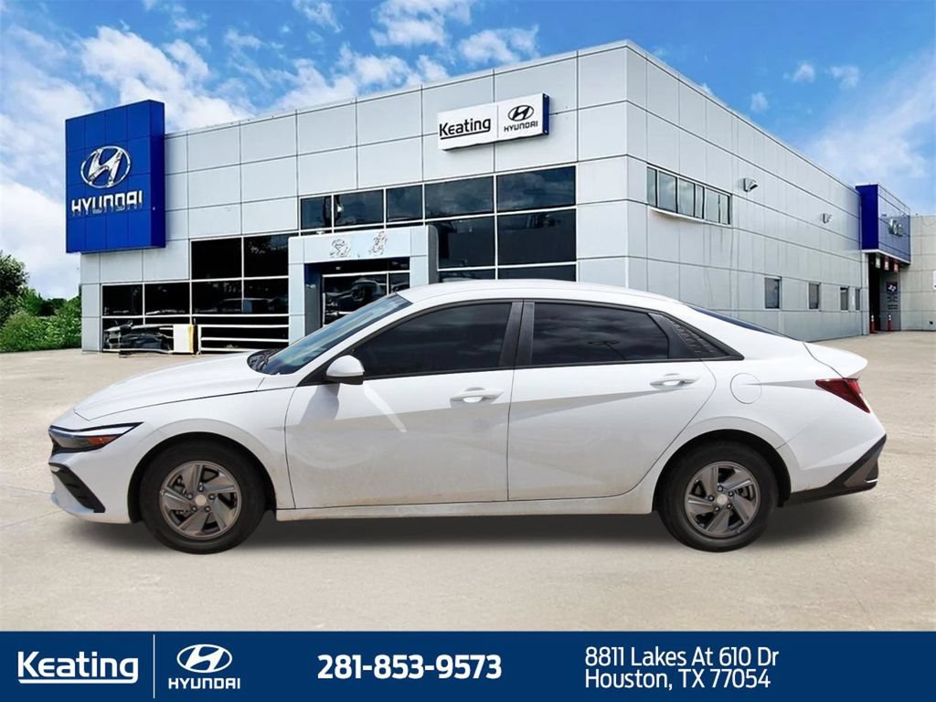 Used 2025 Hyundai Elantra SE FWD image 8
