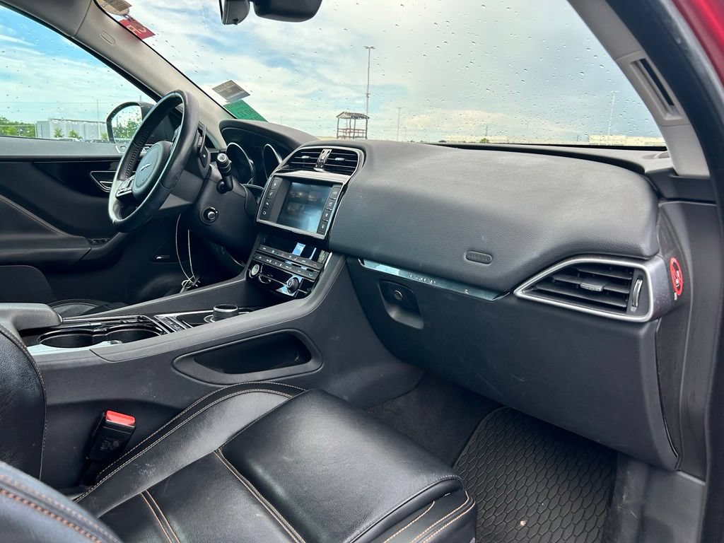 Used 2017 Jaguar F-PACE Prestige AWD/4WD image 10