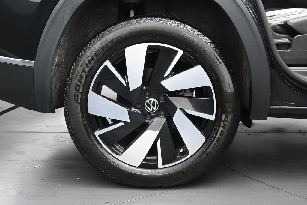 Used 2024 Volkswagen Atlas Cross Sport SEL AWD/4WD image 35