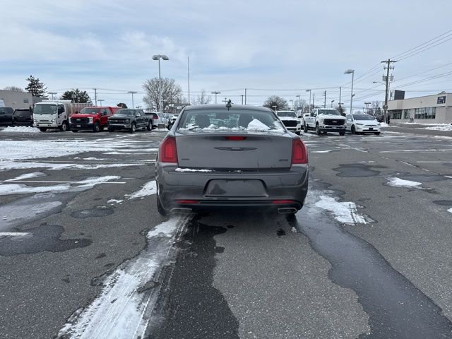 Certified 2022 Chrysler 300 Touring w/ Sport Appearance Package image 3