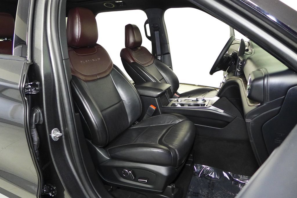 Used 2020 Ford Explorer Platinum w/ Premium Technology Package AWD/4WD image 19