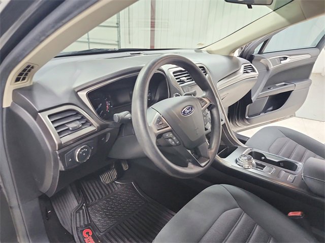 Used 2018 Ford Fusion SE image 18