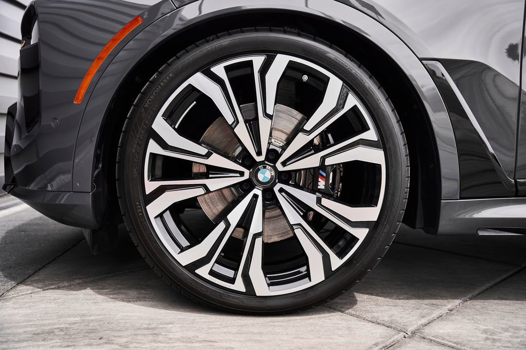 Used 2026 BMW X7 M60i image 3