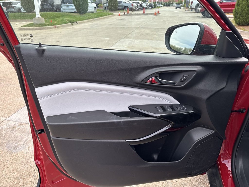 New 2026 Chevrolet Trax LT w/ Sunroof Package FWD image 24