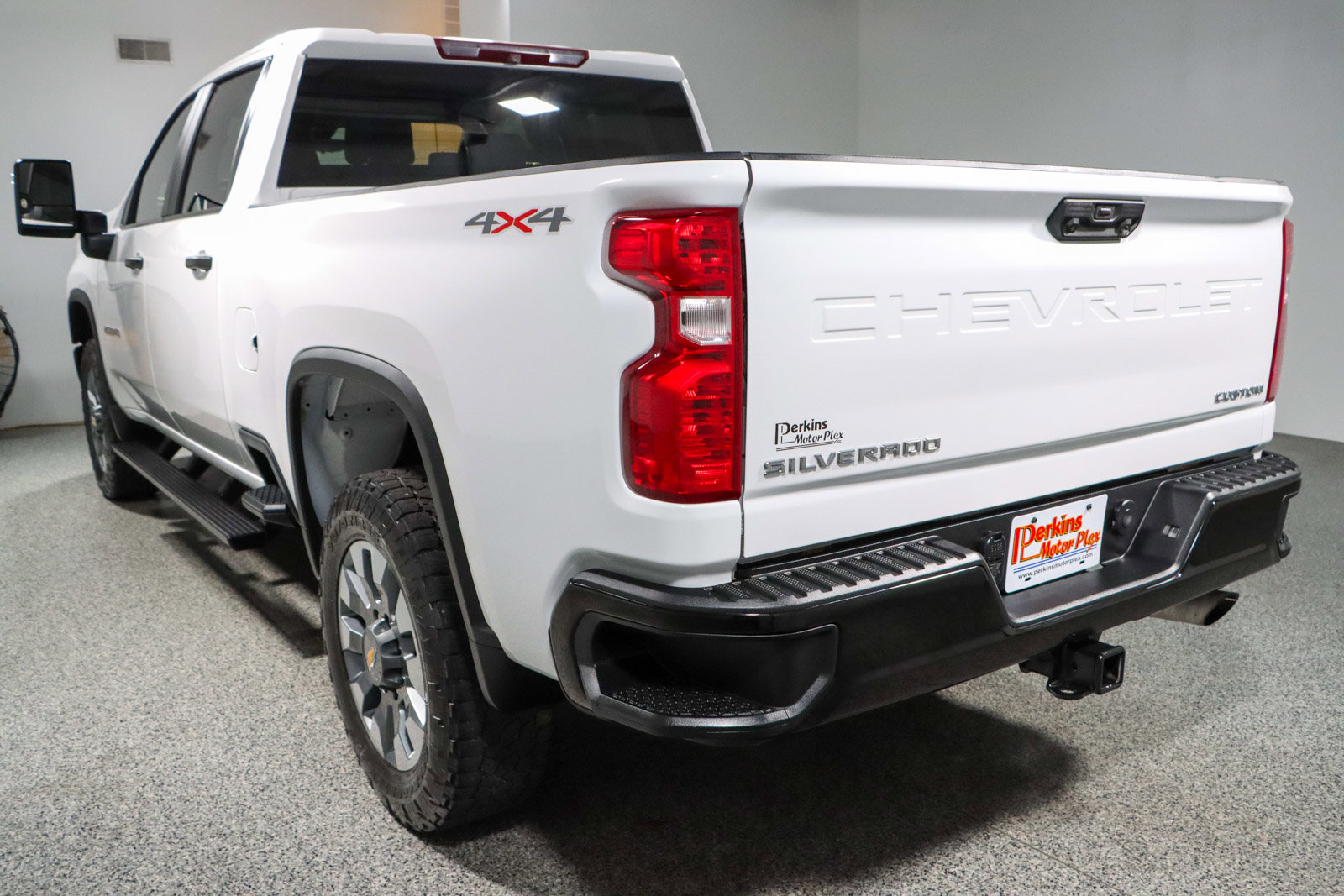 Used 2023 Chevrolet Silverado 2500 Custom w/ Custom Convenience Package image 9