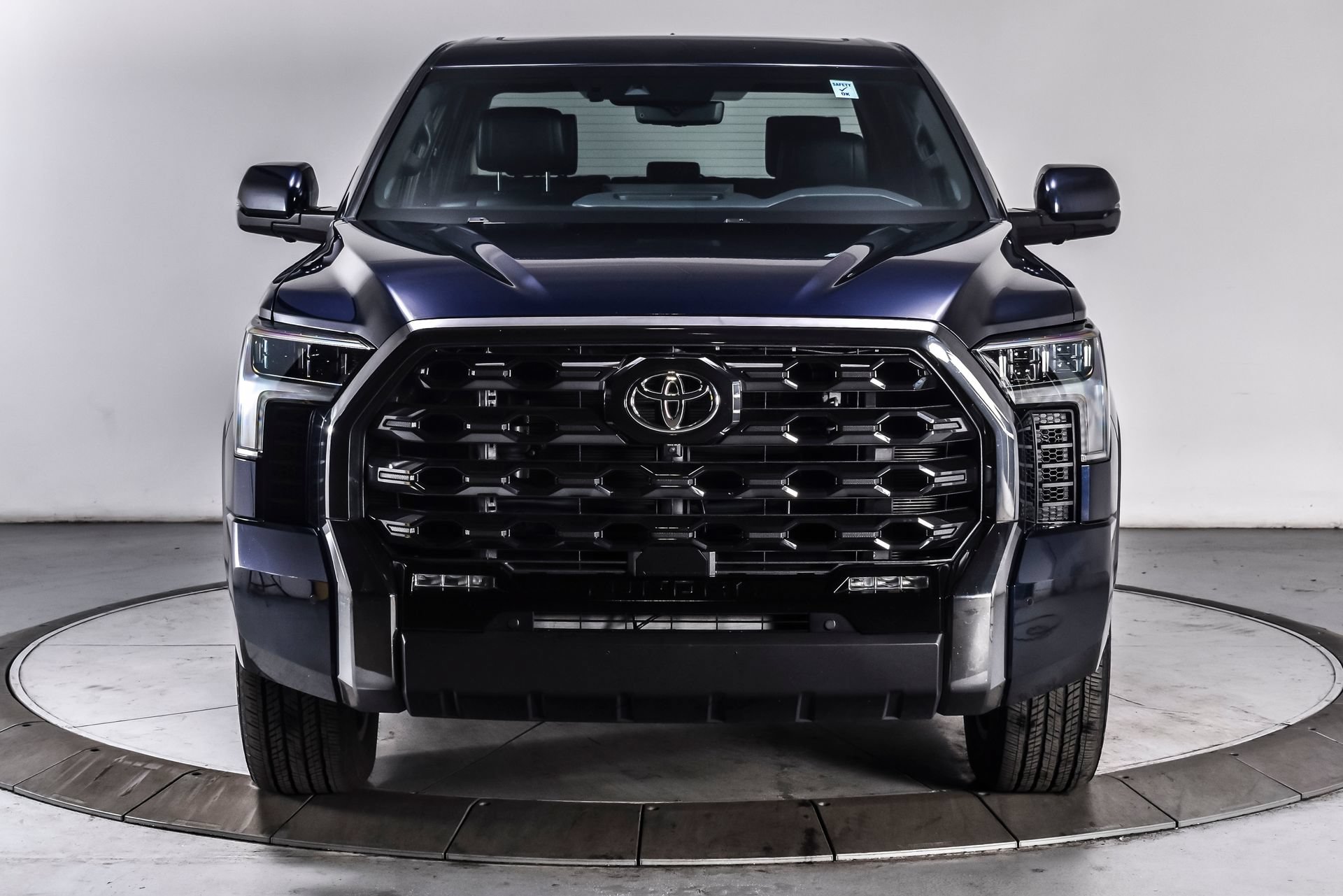 Used 2023 Toyota Tundra Platinum AWD/4WD image 2