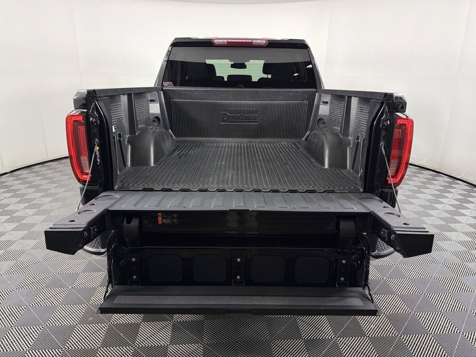 Certified 2026 GMC Sierra 1500 SLT AWD/4WD image 16