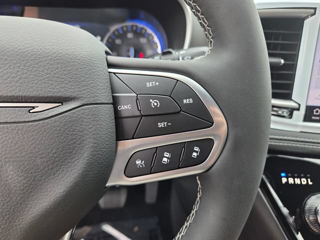 New 2027 Chrysler Pacifica Select FWD image 28