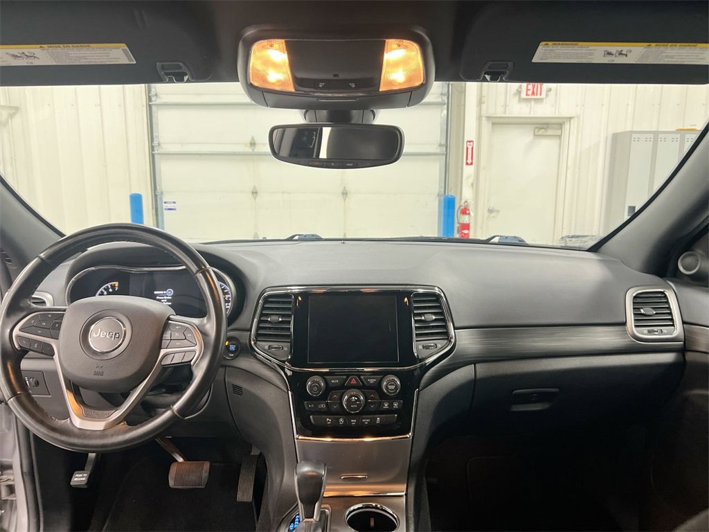 Used 2020 Jeep Grand Cherokee Laredo w/ 18" Wheel & 8.4" Radio Group image 10