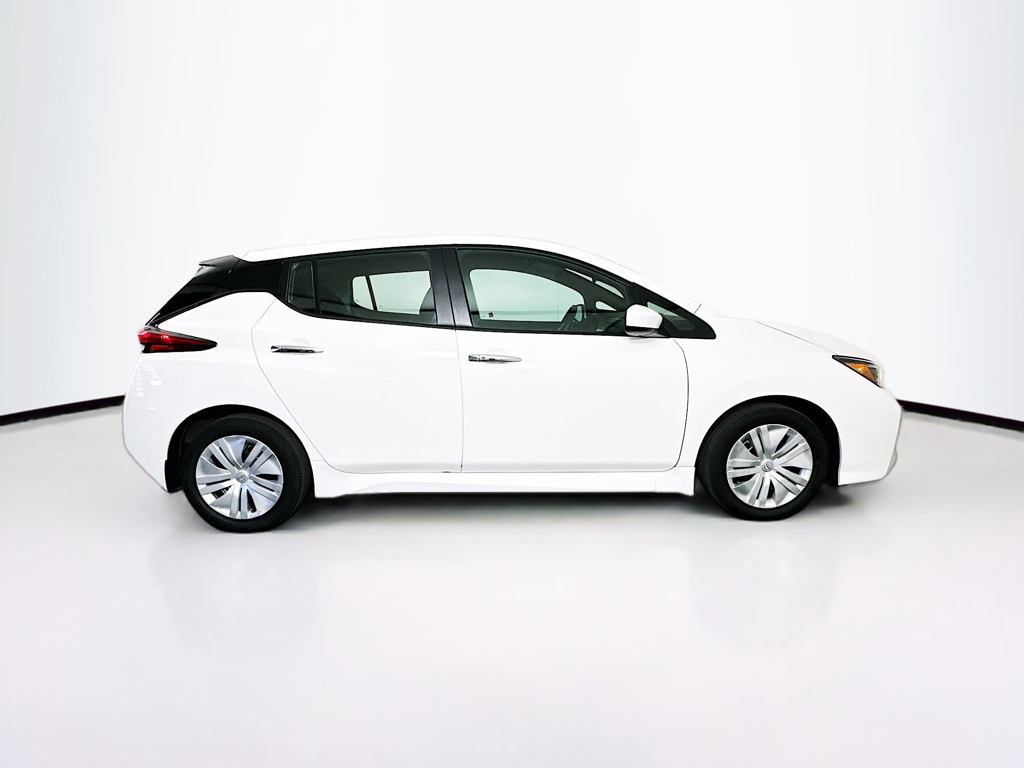 Used 2025 Nissan Leaf S FWD image 10