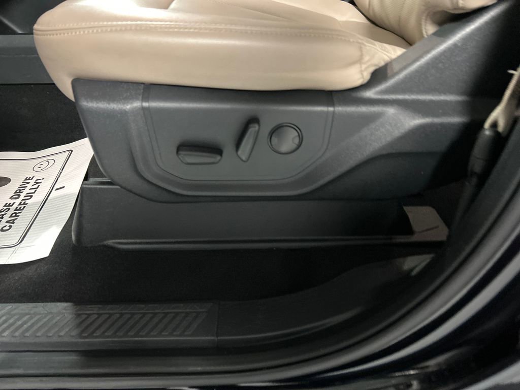 Used 2024 Ford Expedition Max XLT image 13