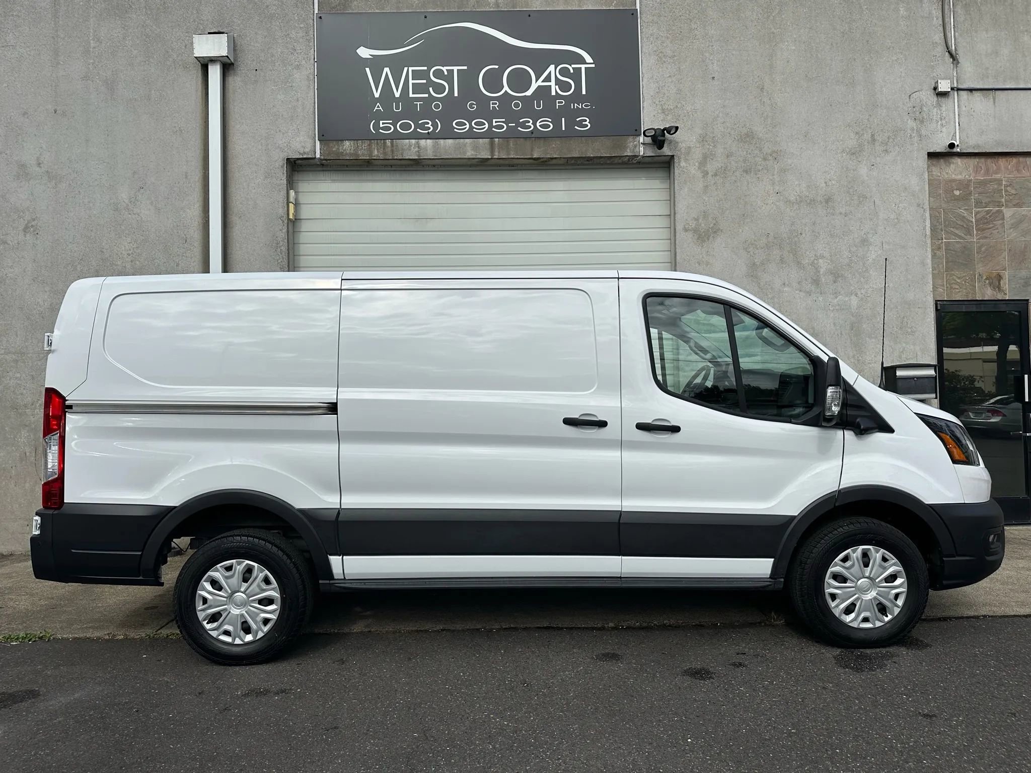Used 2023 Ford E-Transit Low Roof image 2