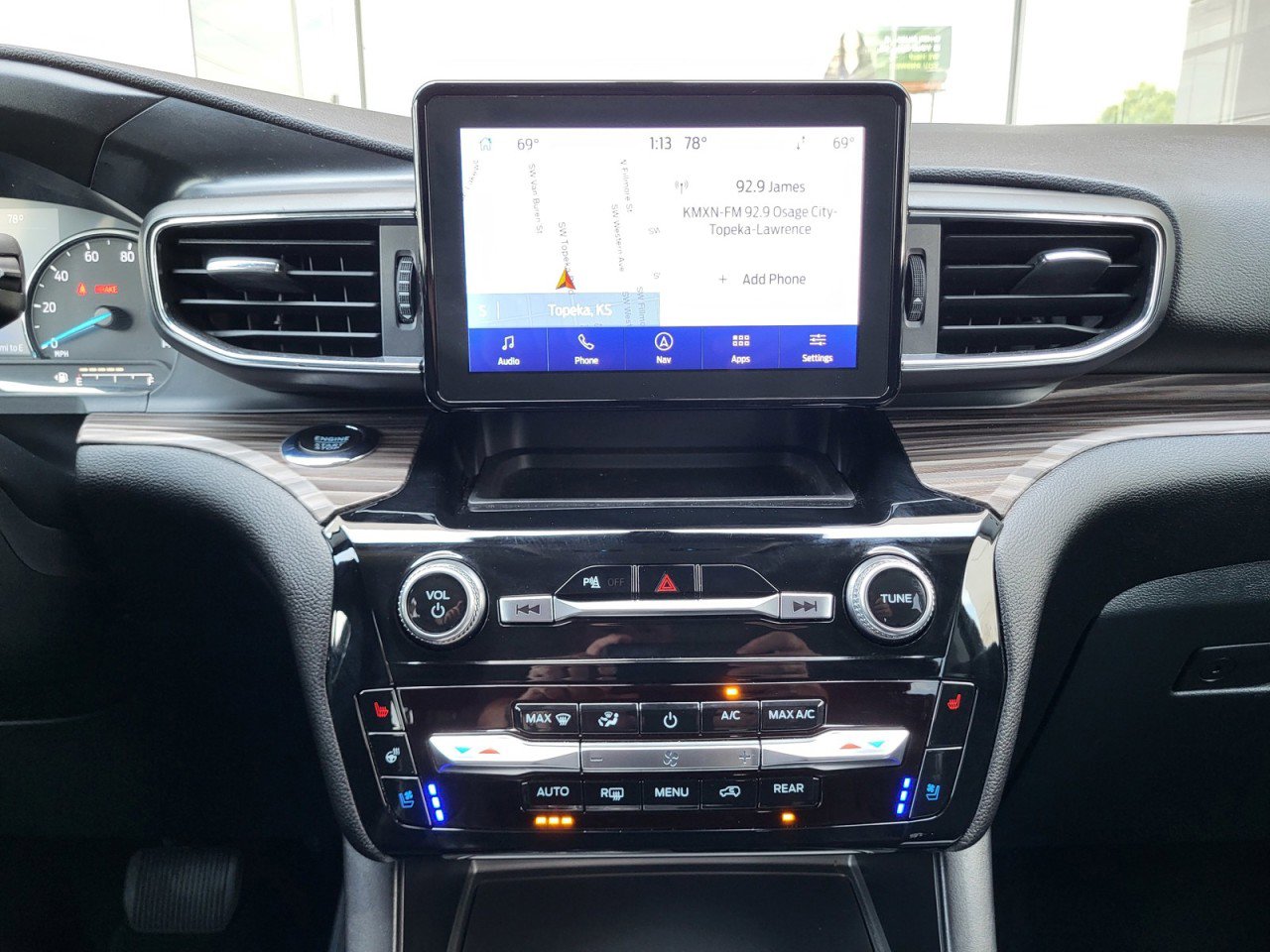 Used 2023 Ford Explorer Limited image 11