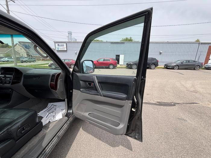 Used 2002 Mitsubishi Montero Limited AWD/4WD image 29